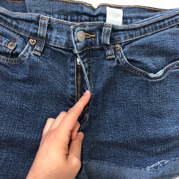 Vintage Levi 505 jean shorts - Picture 7 of 7